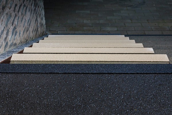 Anti-Slip Stair nosing 1,0m out Safestep STT400 beige